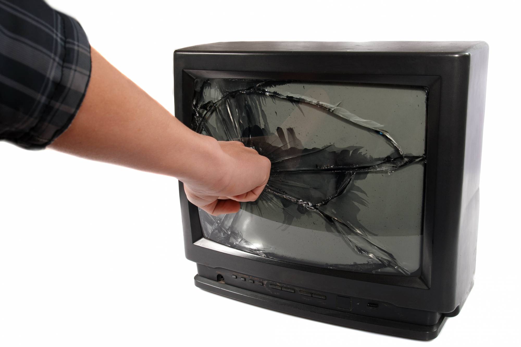Телевизор сломался буду. Сломанный телевизор. Разбитые телевизоры. Человек разбивает телевизор. Телевизор выключенный.