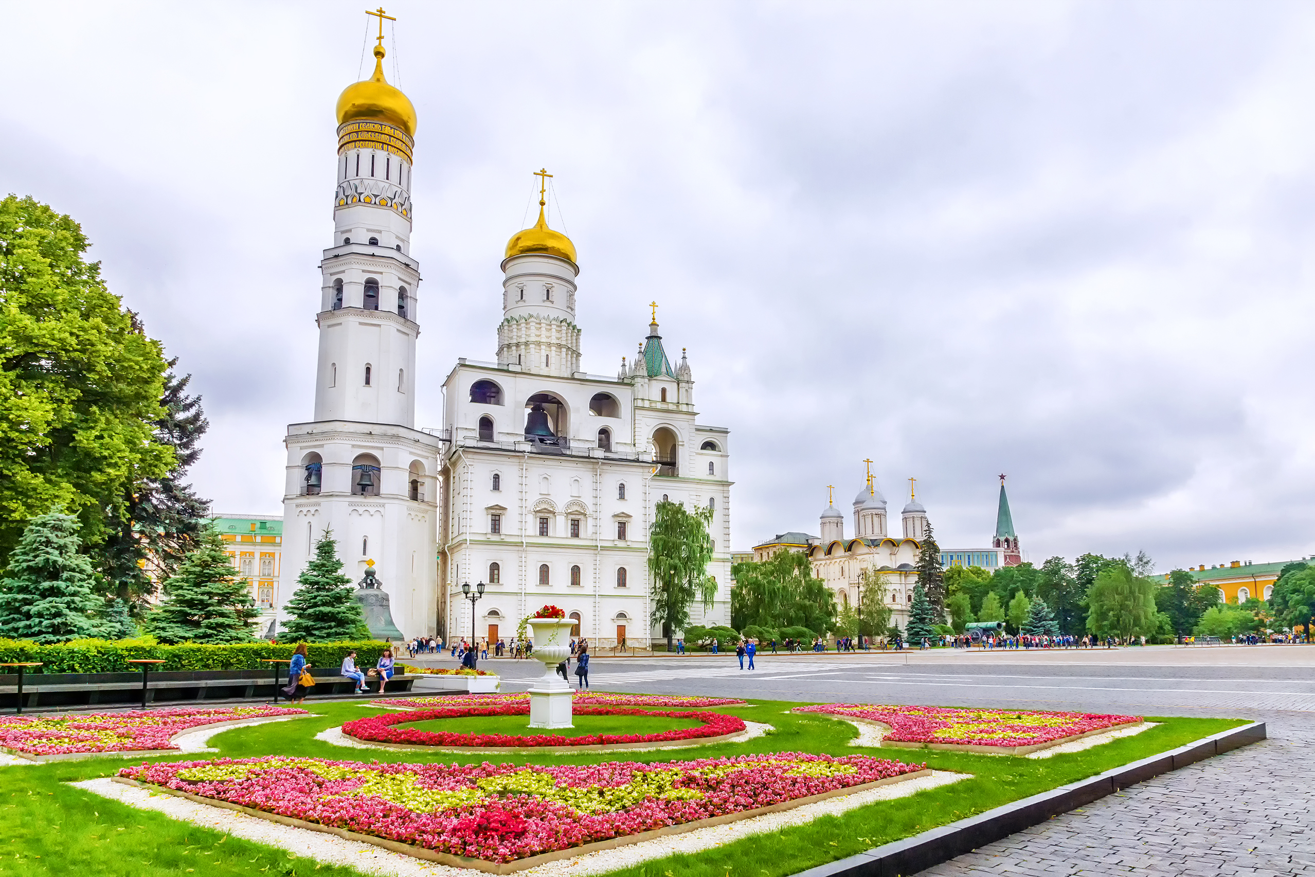 Московский кремль москва ивановская площадь фото. Колокольня Ивана Великого Московского Кремля. Ивановская площадь в Москве. Ивановская площадь Кремля в Москве. Москва Ивановская площадь Московский Кремль фото.