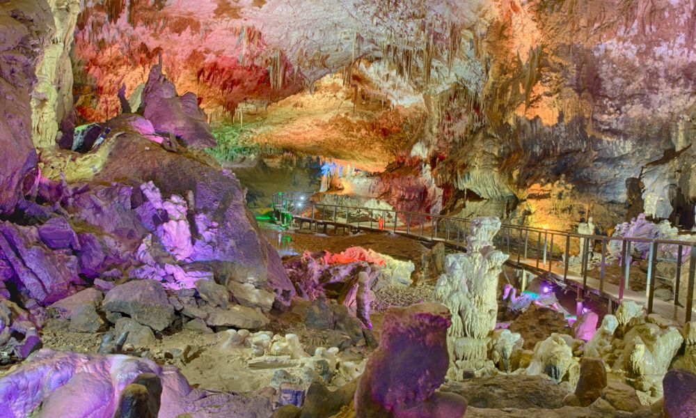 Пещера Прометея фото